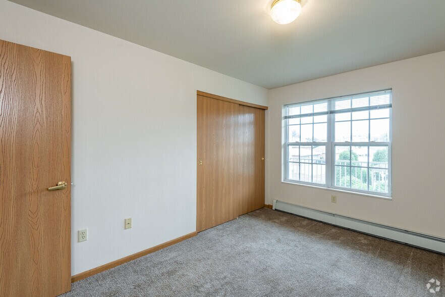 More Photos Of 2409 10th Ave, South Milwaukee Apartments For Sale