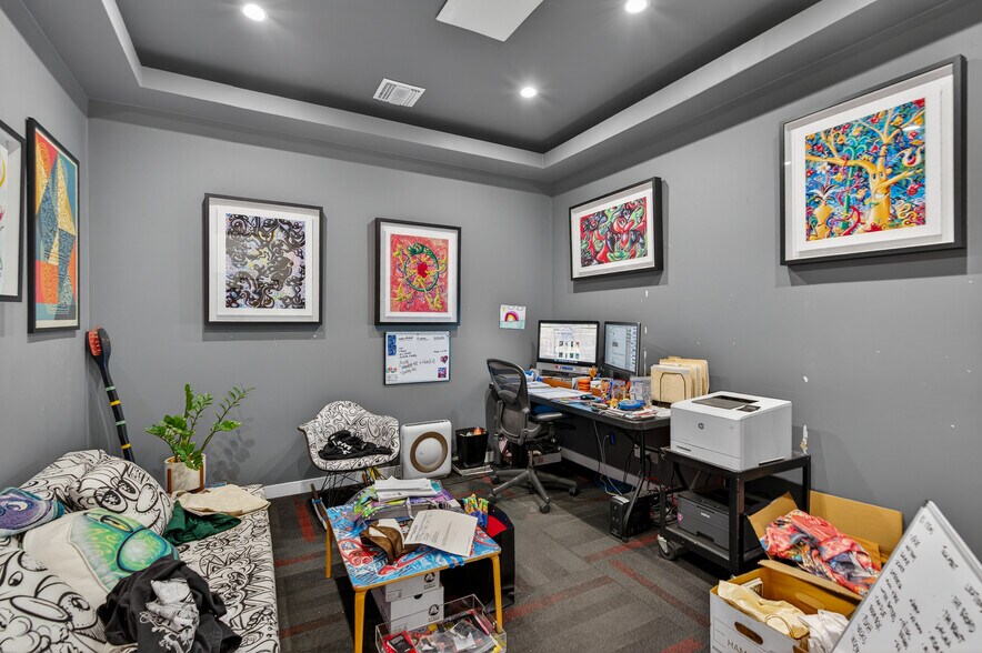 More Photos Of 435-437 N Varney St, Burbank Warehouse For Lease