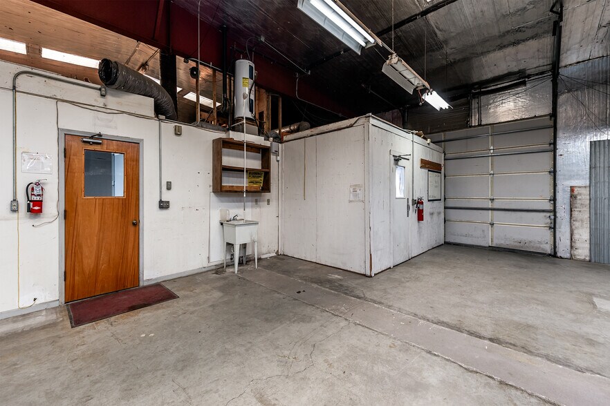 More Photos Of 624 S 7th St, Saint Joseph Industrial For Sale