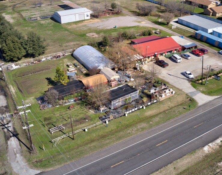 More Photos Of 617 W Main St, Whitesboro Garden Center For Sale