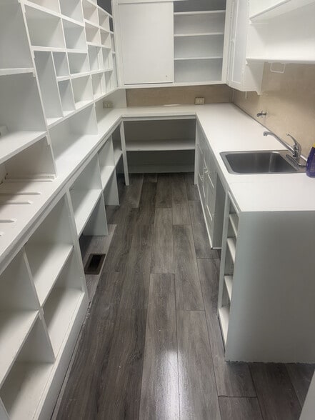 More Photos Of 2637 Sullivant Ave, Columbus Freestanding For Lease