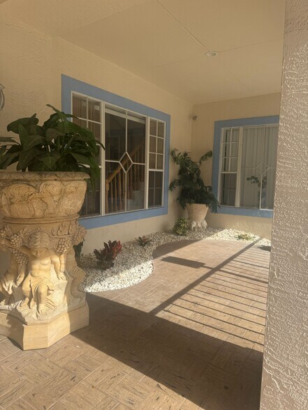 More Photos Of 110 Athens St, Tarpon Springs Light Manufacturing For Lease