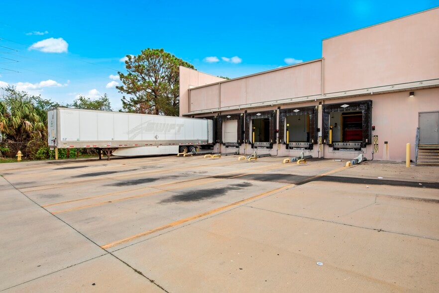 More Photos Of 4747 Progress Ave, Naples Refrigeration Cold Storage For Sale