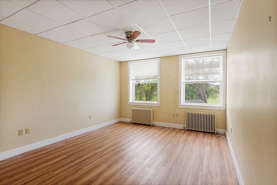 More Photos Of 59 Meadow St, Rutland Flex For Sale