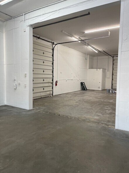 More Photos Of 1030 SE 12th Ct, Cape Coral Warehouse For Sale