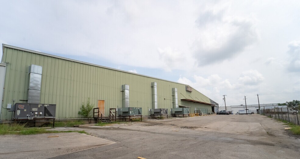 More Photos Of 2250 Chipley Cir, San Antonio Warehouse For Lease