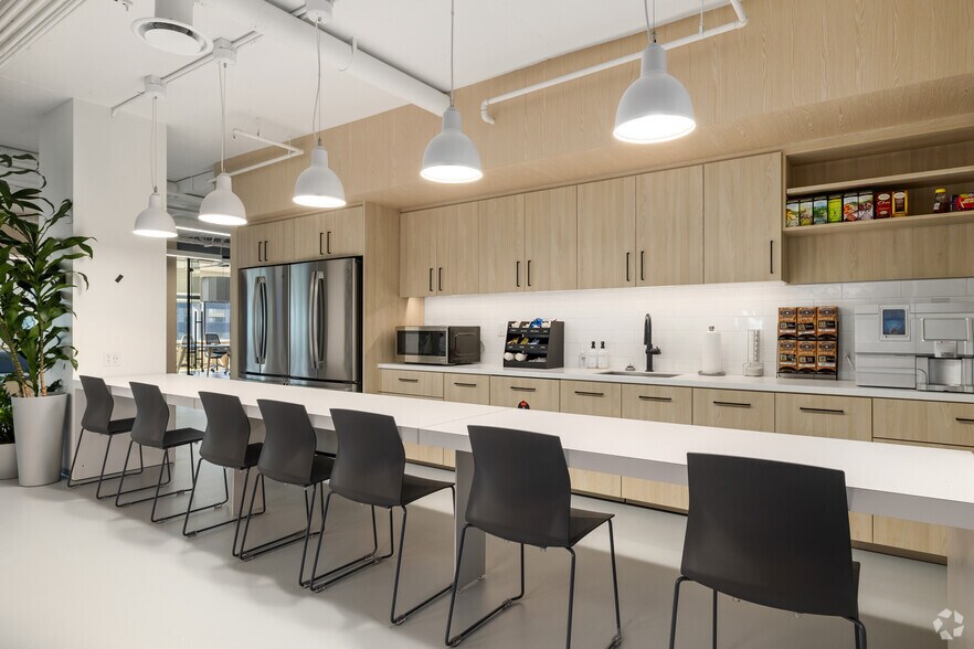 More Photos Of 1550 Crystal Dr, Arlington Office For Lease