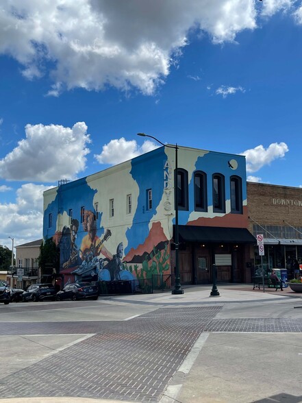 Primary Photo Of 122 N Locust St, Denton Restaurant For Lease