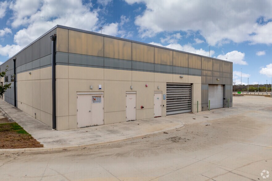 More Photos Of 8762 State Highway 151, San Antonio Auto Dealership For Sale