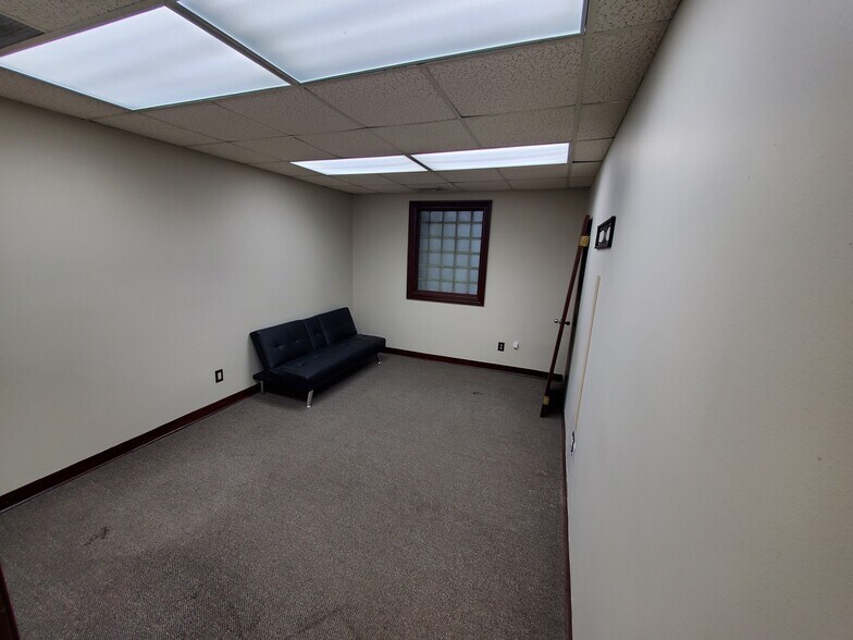 More Photos Of 2631 Merrick Rd, Bellmore Office For Lease