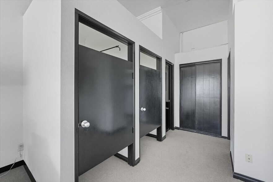 More Photos Of 901-909 S Pacific Coast Hwy, Redondo Beach Storefront For Sale