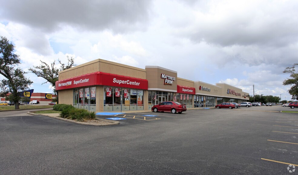 Primary Photo Of 117 W Highway 332, Lake Jackson General Retail For Lease