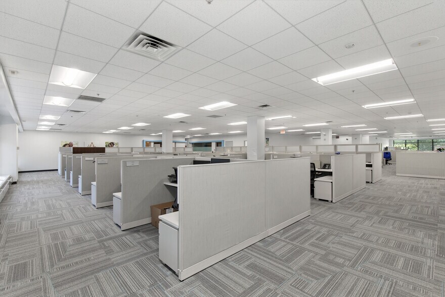 More Photos Of 85 Crystal Run Rd, Middletown Office For Lease