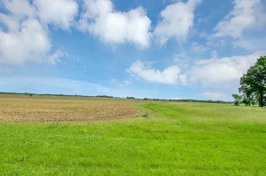 More Photos Of 41W597 US Highway 20, Hampshire Flex For Sale