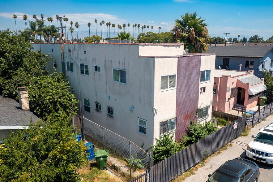 More Photos Of 711 Vernon Ave, Los Angeles Apartments For Sale