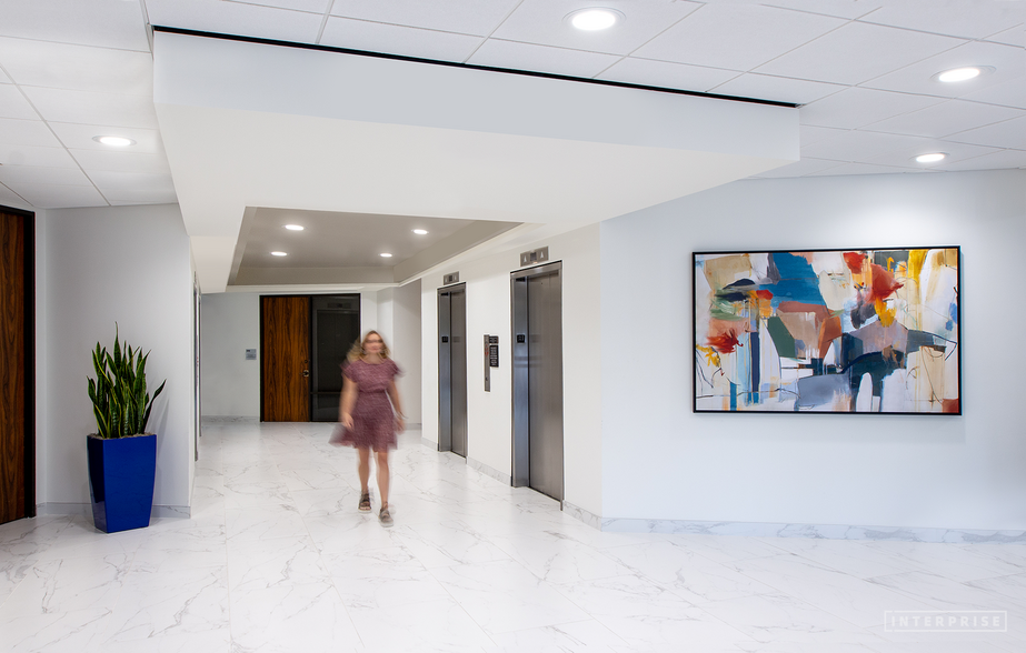 More Photos Of 8200 Brookriver Dr, Dallas Unknown For Lease