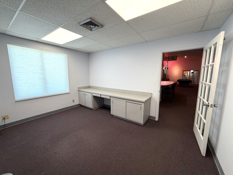 More Photos Of 1401 22nd St N, Saint Petersburg Manufacturing For Lease