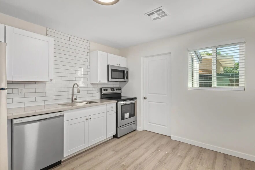 More Photos Of 312 E Kinderman Dr, Avondale Apartments For Sale
