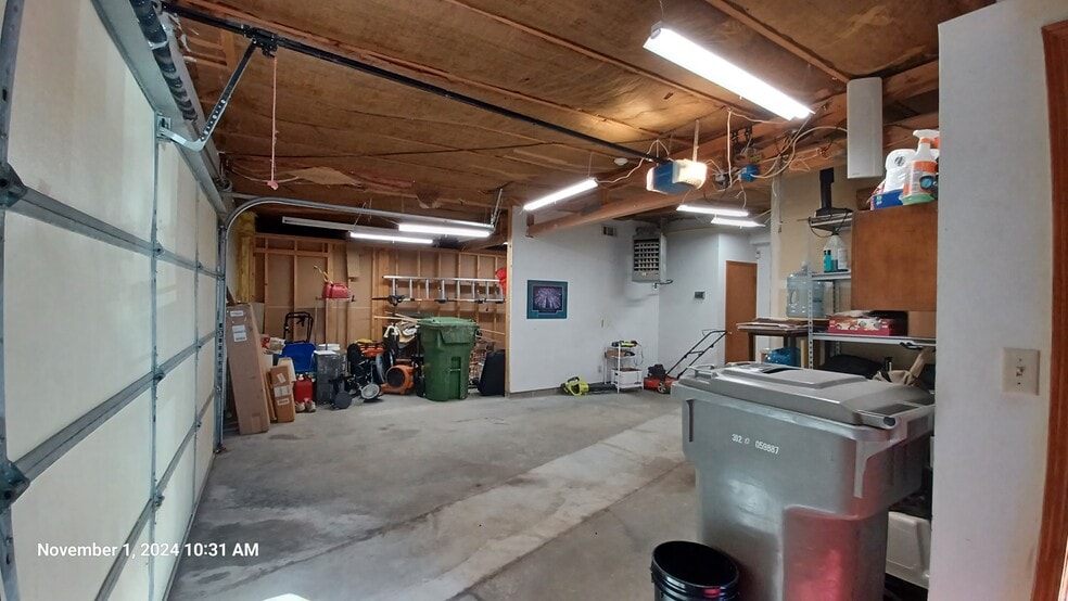 More Photos Of 822-826 S 4th St, Clinton Office For Sale