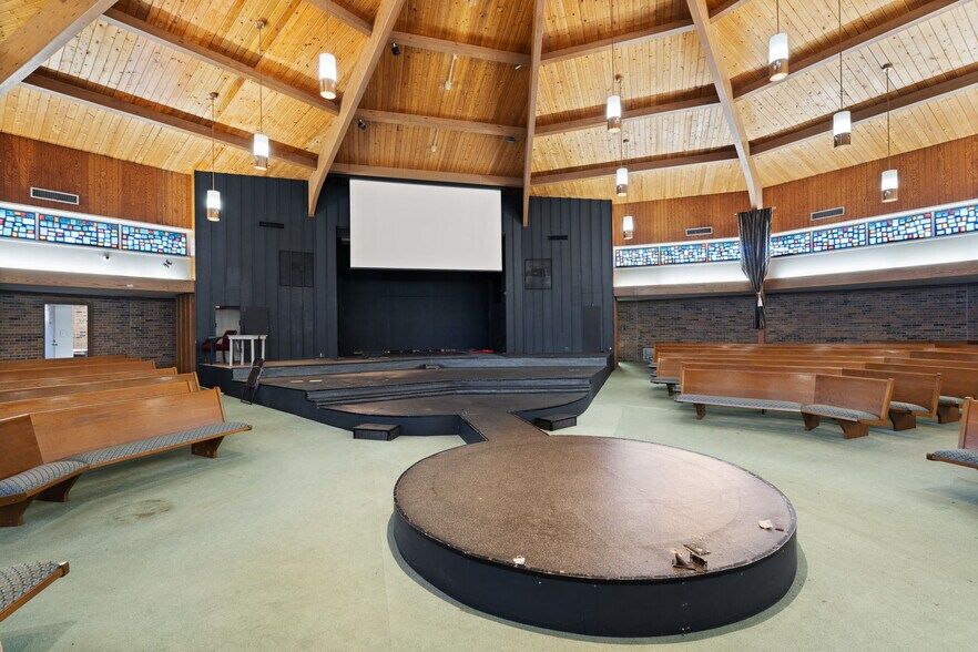 More Photos Of 513 W Rittenhouse Rd, Houston Religious Facility For Sale