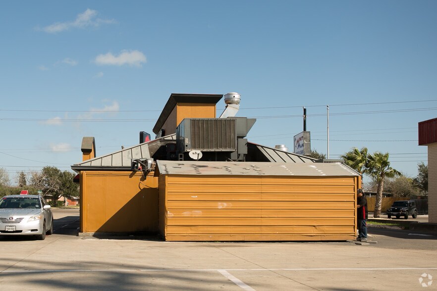 More Photos Of 4815 S Staples St, Corpus Christi Restaurant For Lease