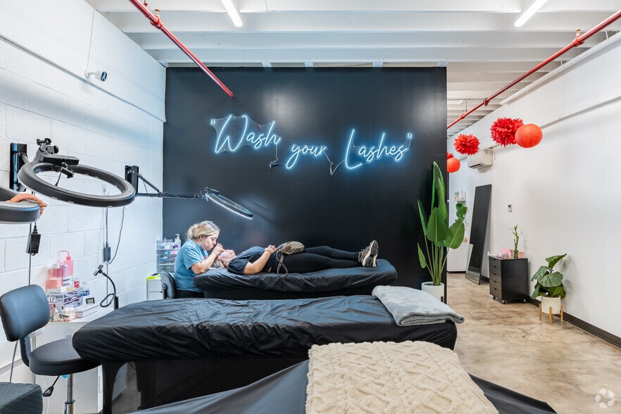 More Photos Of 2910 S Beckley Ave, Dallas Storefront Retail Office For Lease