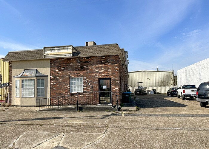 Primary Photo Of 2705 Florida Ave, Kenner Office For Sale