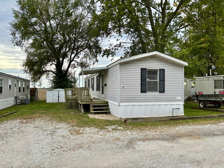 More Photos Of 521 S Emmett St, Virden Manufactured Housing Mobile Home Park For Sale