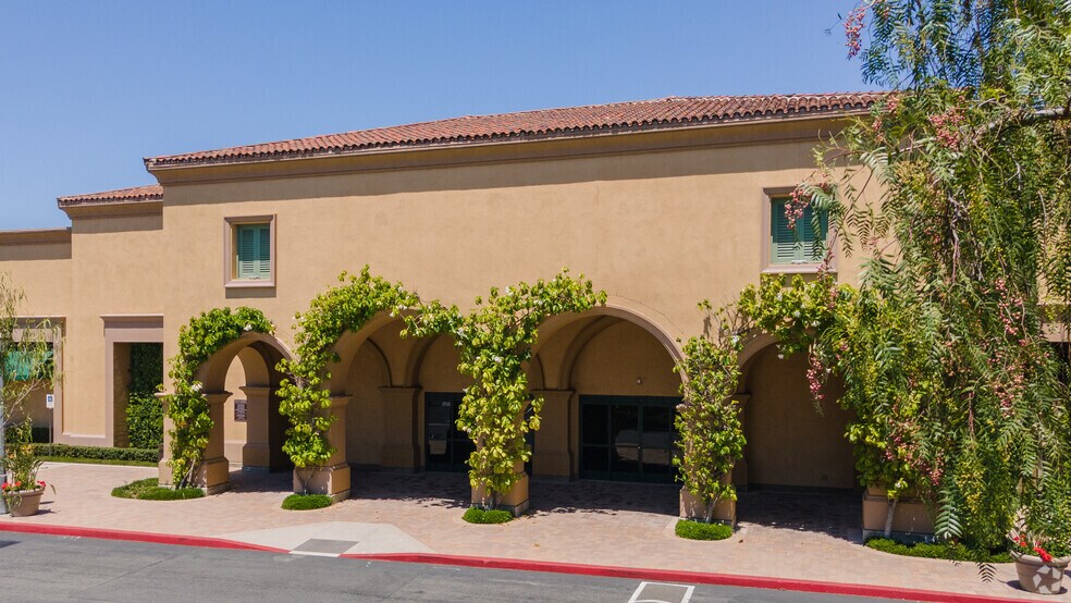 More Photos Of 5521-5715 Alton Pky, Irvine General Retail For Lease