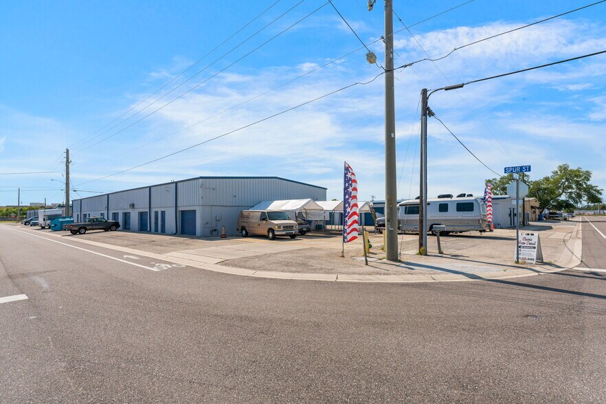 More Photos Of 249-268 Seaboard Ave, Venice Warehouse For Sale