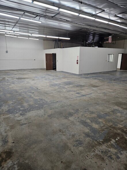 More Photos Of 9555 Owensmouth Ave, Chatsworth Warehouse For Lease