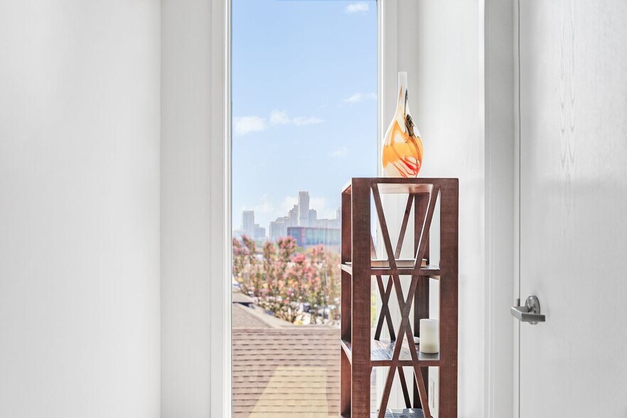 More Photos Of 2208 Lake Austin Blvd, Austin Office Residential For Sale