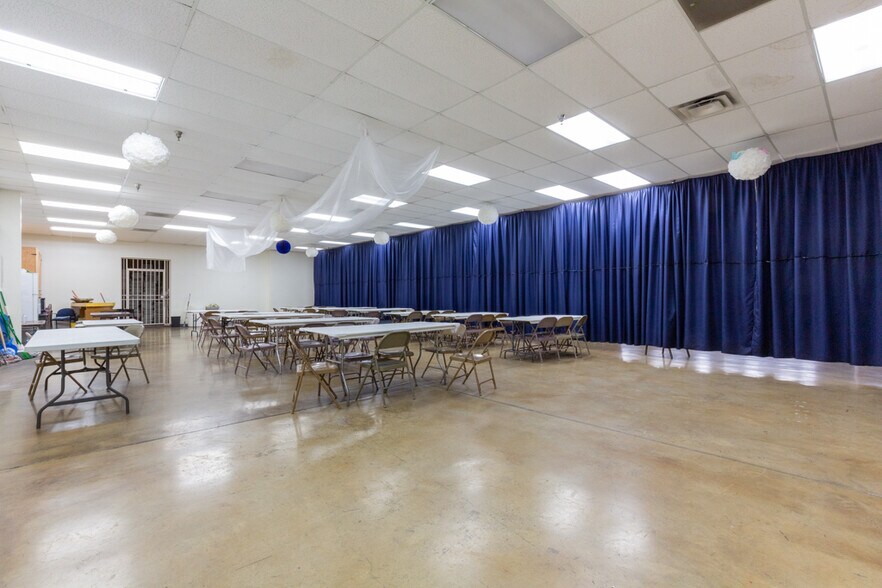 More Photos Of 505 S Main St, Santa Ana Storefront For Sale