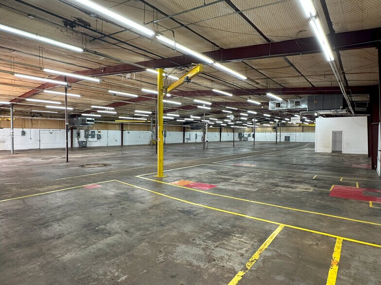 More Photos Of 1703 Industrial Blvd, Brenham Manufacturing For Lease