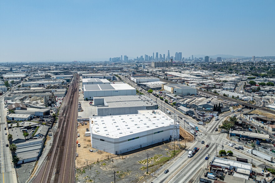 More Photos Of 3270 E Washington Blvd, Los Angeles Warehouse For Sale