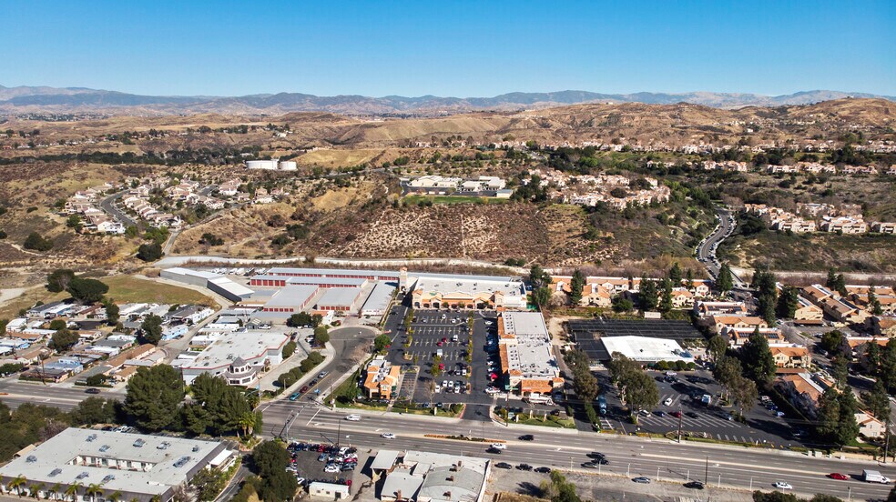 More Photos Of 23780 Newhall Ave, Santa Clarita Unknown For Lease