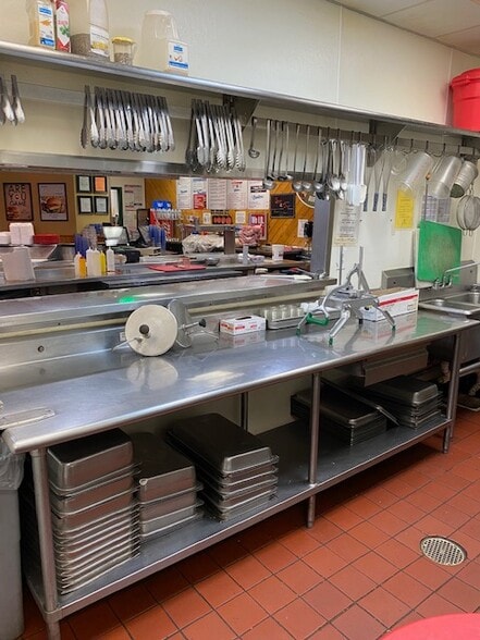 More Photos Of 3315 10th Ave S, Great Falls Restaurant For Sale