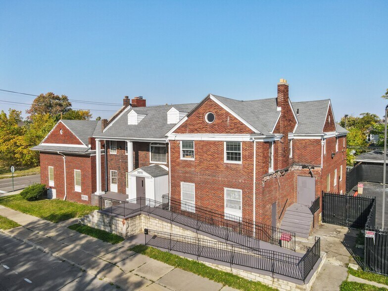 More Photos Of 2670 Chalmers St, Detroit Office For Sale