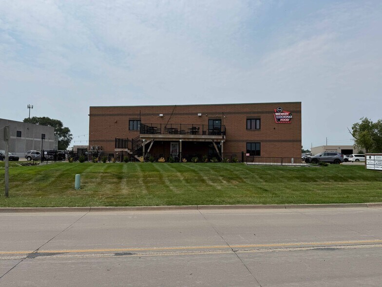More Photos Of 103-114 S 11th St, West Des Moines Warehouse For Lease