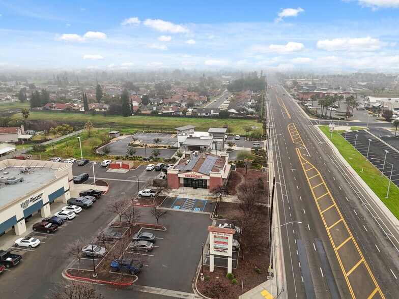 More Photos Of 1377 W El Monte Way, Dinuba Restaurant For Lease