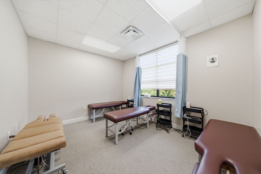 More Photos Of 8118 Fry Rd, Cypress Office For Sale