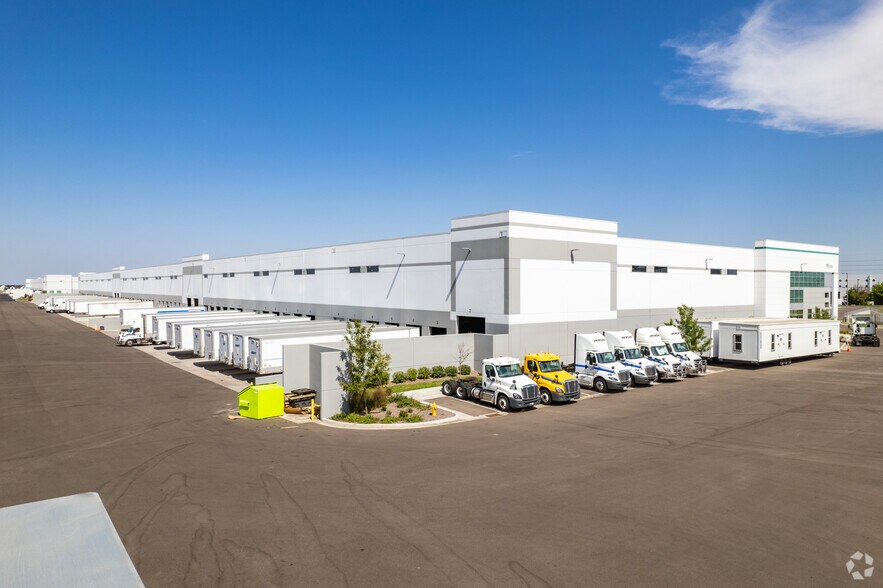 More Photos Of 5303 Havana St, Denver Warehouse For Lease