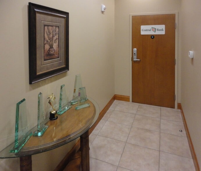 More Photos Of 20701 Bruce B Downs Blvd, Tampa Loft Creative Space For Lease