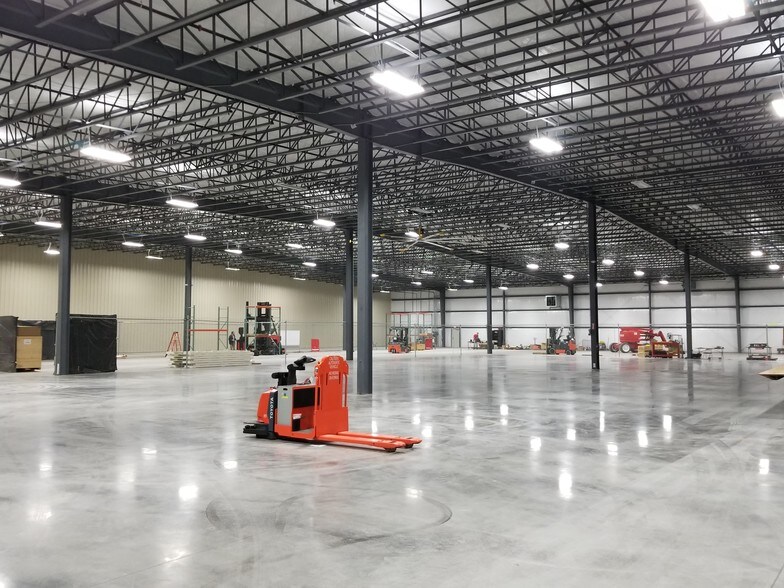 More Photos Of 101 Corporate Dr, Frankfort Warehouse For Lease