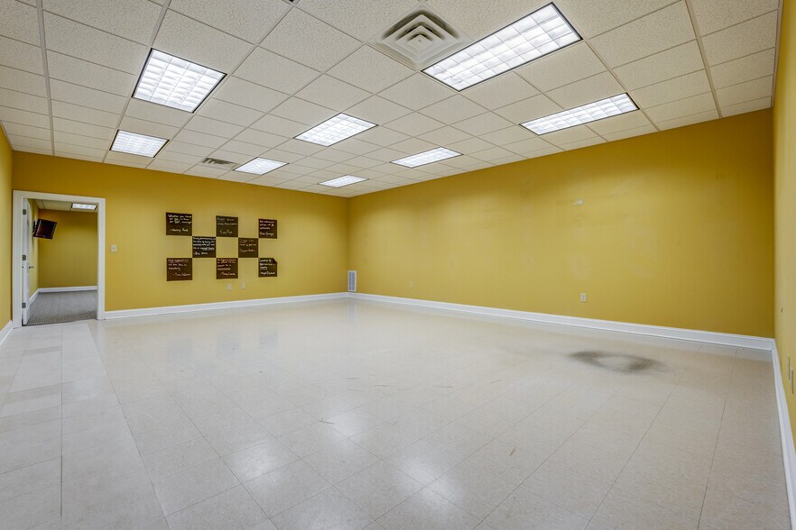 More Photos Of 95 Zion Station Ct, Troy Flex For Sale