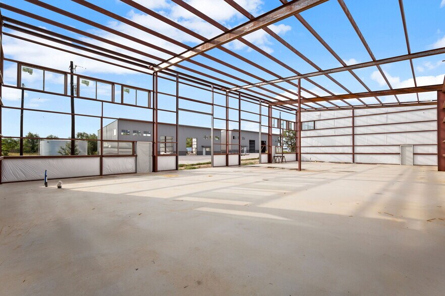More Photos Of 10020 Darden Hill Rd, Austin Light Distribution For Lease
