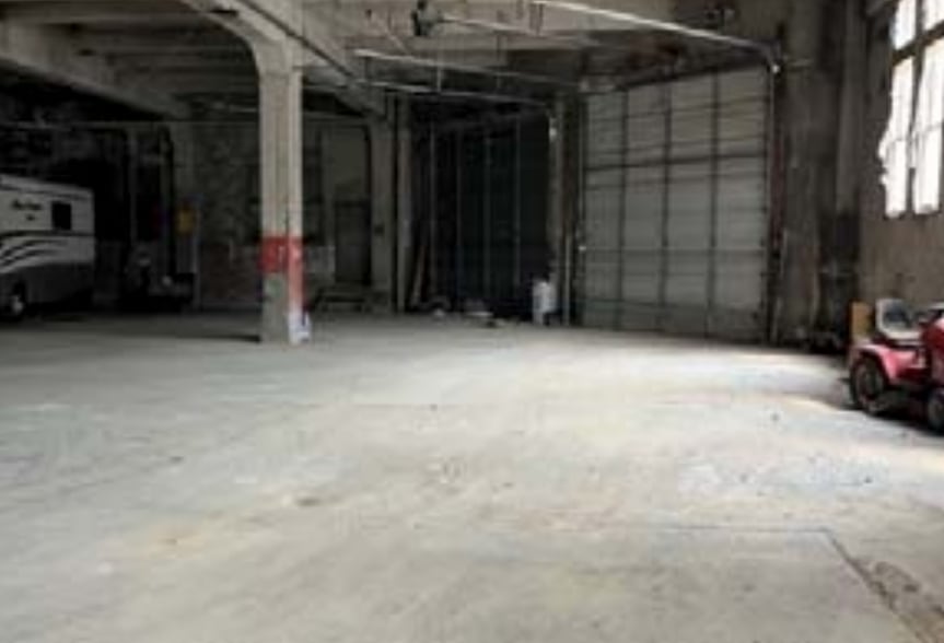 More Photos Of 1100 Pierce St, Omaha Warehouse For Lease