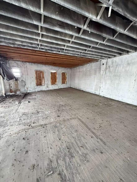 More Photos Of 116-118 W North St, Fostoria Storefront Retail Office For Sale