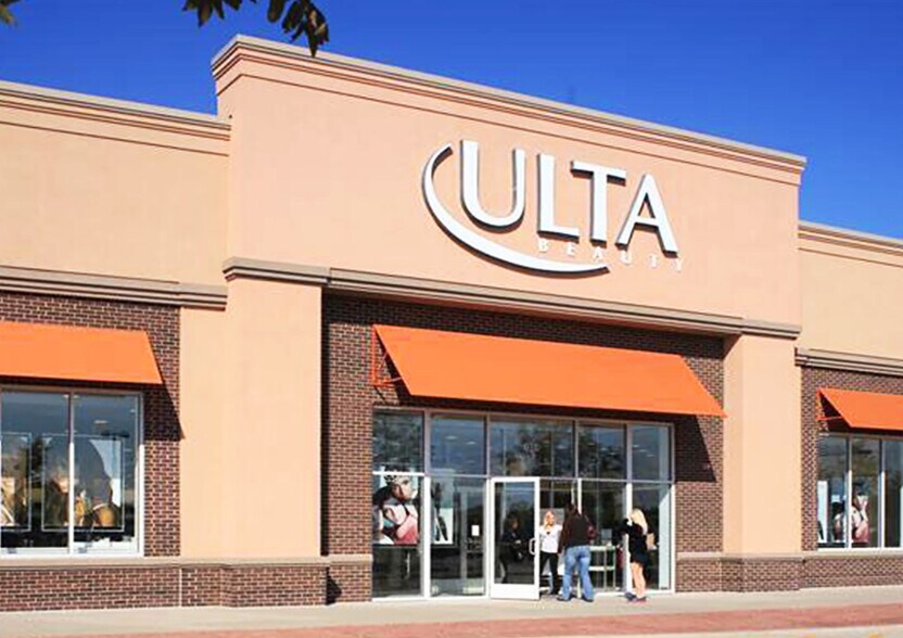 More Photos Of 1146 Hickory Point Mall, Forsyth Unknown For Lease