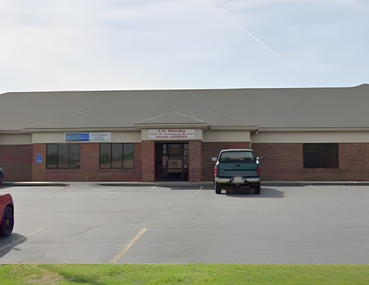 More Photos Of 203-215 Hunter Station Rd, Sellersburg Storefront Retail Office For Lease